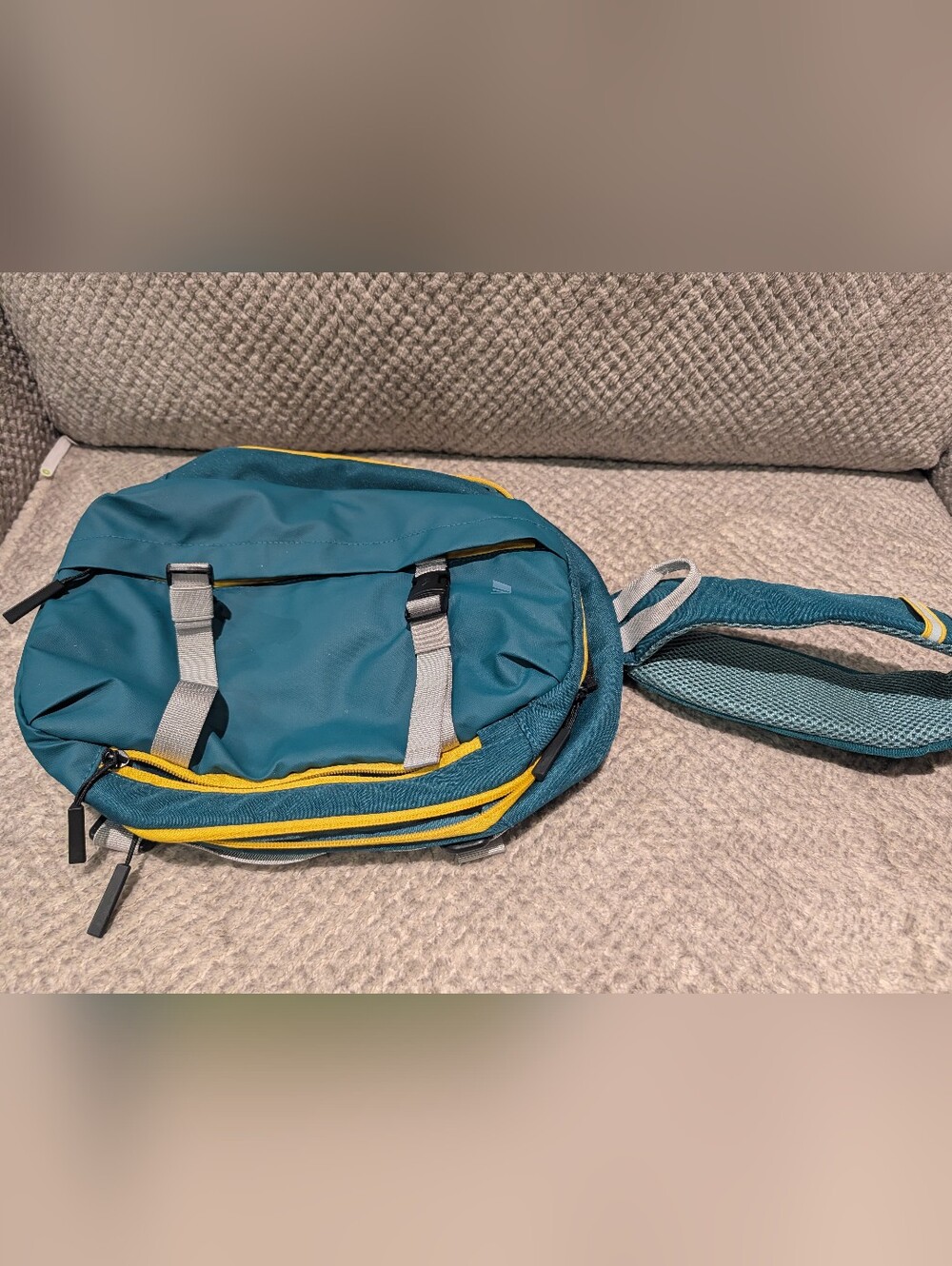 Quest Teal Motion Crossbody 8L